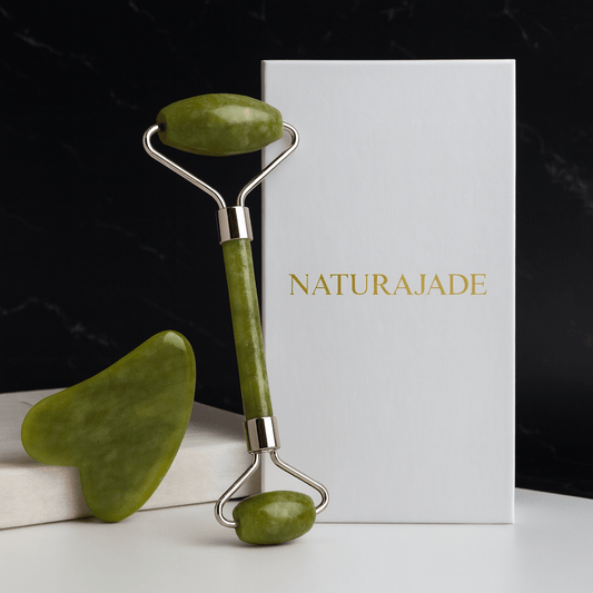 Coffret Gua Sha & Rouleau de Jade Peau plus ferme & lissée naturellement ✨ Réduit poches & cernes grâce à l’effet frais du jade 🌿 Rituel beauté & détente inspiré des traditions asiatique - NaturaJade